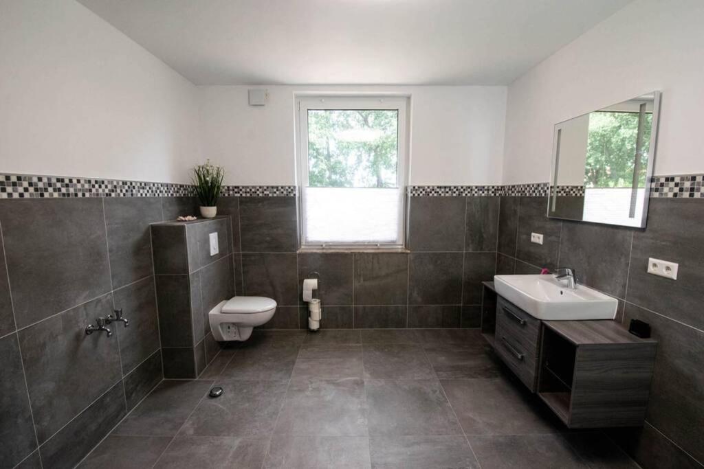 Vakantiehuis Mit Terrasse Und Garten In *
